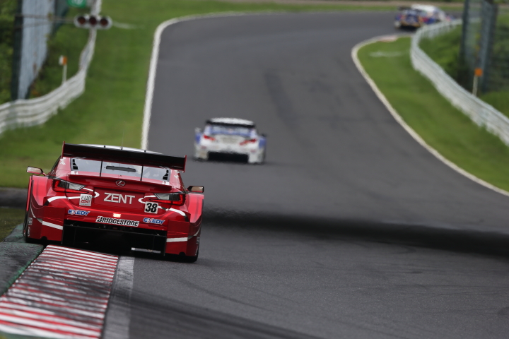 公式練習: 立川祐路／石浦宏明組（GT500クラス・ZENT CERUMO RC F）