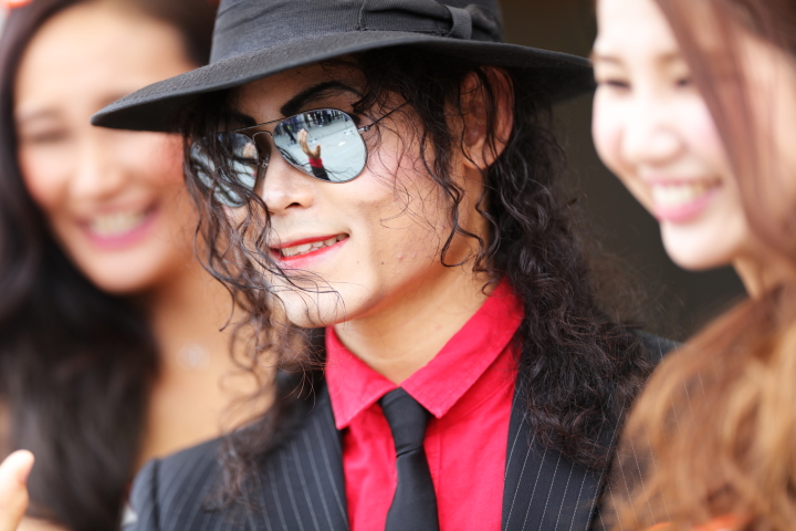 ピットウォーク: パドックに現れたマイケル・ジャクソンのそっくりさん