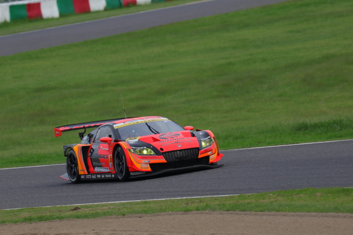 GT300クラスノックアウト予選Q2: 小林崇志（ARTA CR-Z GT）
