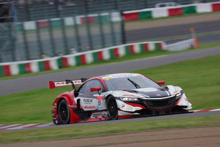 GT500クラスノックアウト予選Q2: オリバー・ターベイ（ドラゴモデューロNSX CONCEPT-GT）