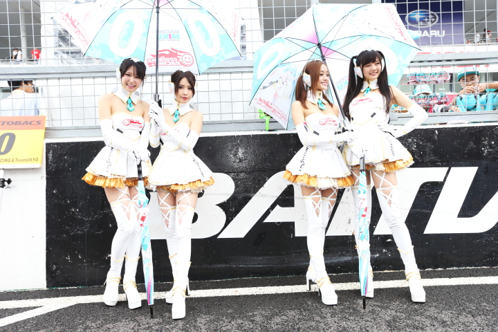 ピットウォーク: レースクイーン