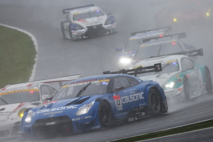 決勝レース: カルソニックIMPUL GT-R vs PETRONAS TOM'S RC F