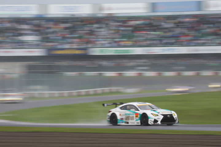 決勝レース: 飯田章／吉本大樹／ドミニク・ファーンバッハー組（GT300クラス・SYNTIUM LMcorsa RC F GT3）