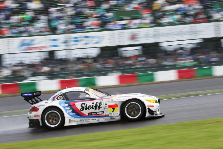 決勝レース: ヨルグ・ミューラー／荒聖治組（GT300クラス・Studie BMW Z4）