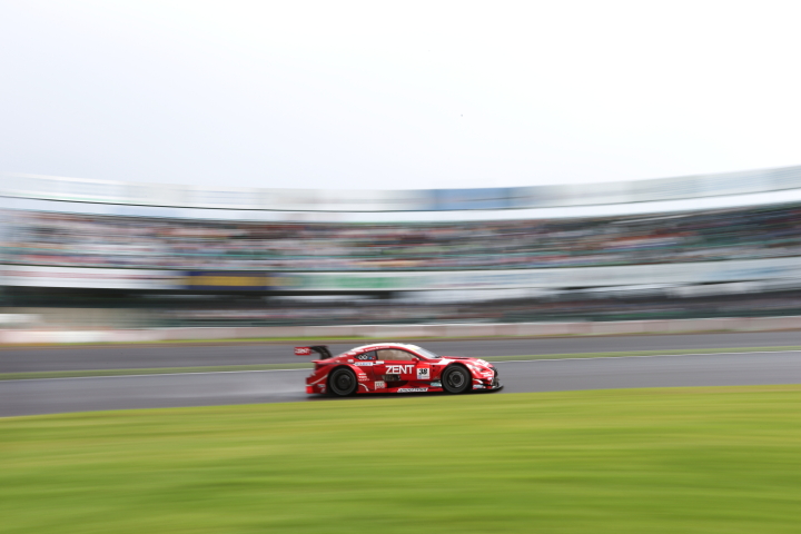 決勝レース: 立川祐路／石浦宏明組（GT500クラス・ZENT CERUMO RC F）