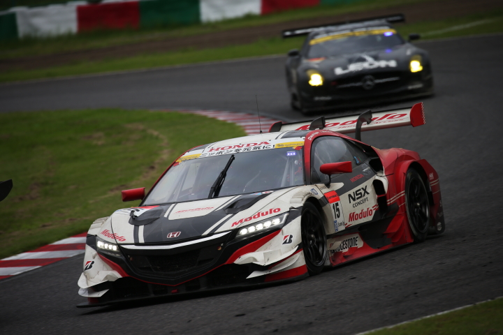 決勝レース: 小暮卓史／オリバー・ターベイ組（GT500クラス・ドラゴモデューロNSX CONCEPT-GT）