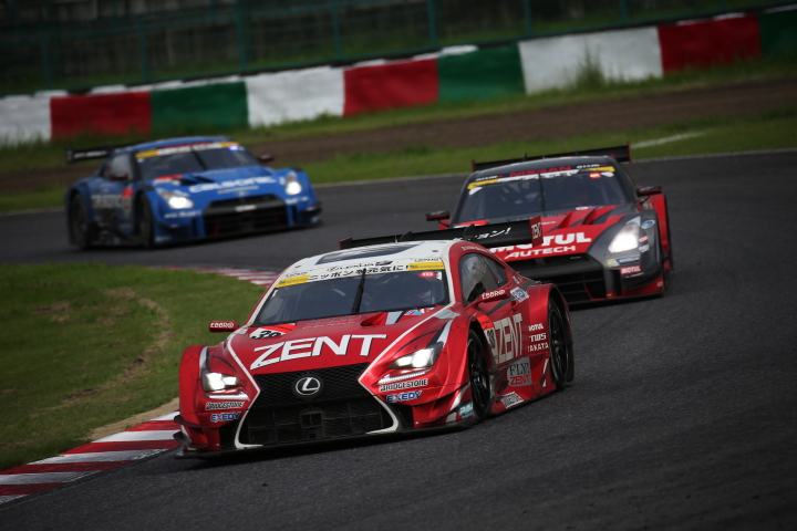 決勝レース: 立川祐路／石浦宏明組（GT500クラス・ZENT CERUMO RC F）