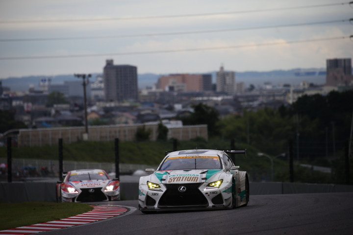 決勝レース: 飯田章／吉本大樹／ドミニク・ファーンバッハー組（GT300クラス・SYNTIUM LMcorsa RC F GT3）