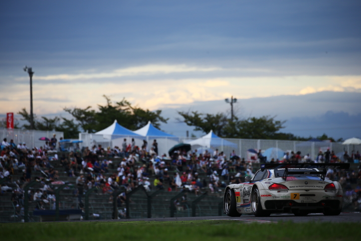 決勝レース: ヨルグ・ミューラー／荒聖治組（GT300クラス・Studie BMW Z4）