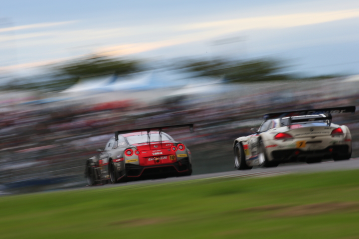 決勝レース: アンドレ・クート／千代勝正／富田竜一郎組（GT300クラス・GAINER TANAX GT-R）