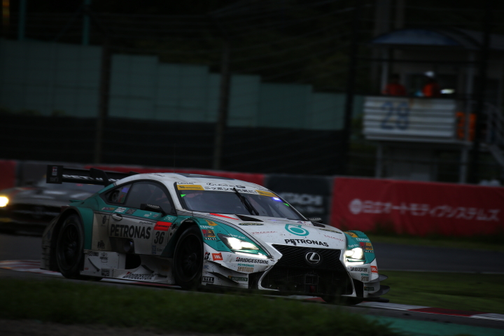 決勝レース: 伊藤大輔／ジェームス・ロシター組（GT500クラス・PETRONAS TOM'S RC F）