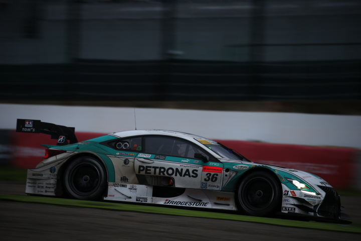決勝レース: 伊藤大輔／ジェームス・ロシター組（GT500クラス・PETRONAS TOM'S RC F）
