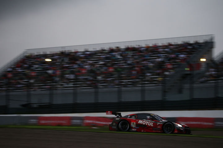 決勝レース: 田次生／ロニー・クインタレッリ組（GT500クラス・MOTUL AUTECH GT-R）