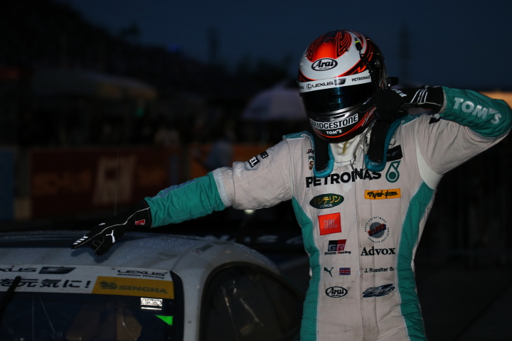決勝レース: GT500クラスで優勝したジェームス・ロシター（LEXUS TEAM PETRONAS TOM'S）