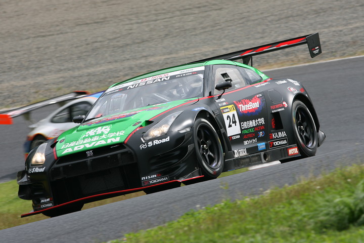 総合＆ST-Xクラスポールポジションは星野敏／藤井誠暢／高星明誠組（スリーボンド日産自動車大学校GT-R）