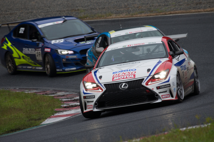 ST-3クラスで2位に入った柴田優作／平手晃平／片山義章組（SARD Racing RC350）