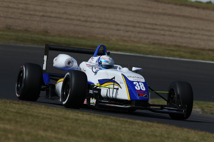 Nクラスポールポジションは小河諒（KeePer TOM'S F306）