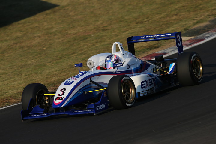 Nクラス決勝2位は三浦愛（EXEDY RACING F307）