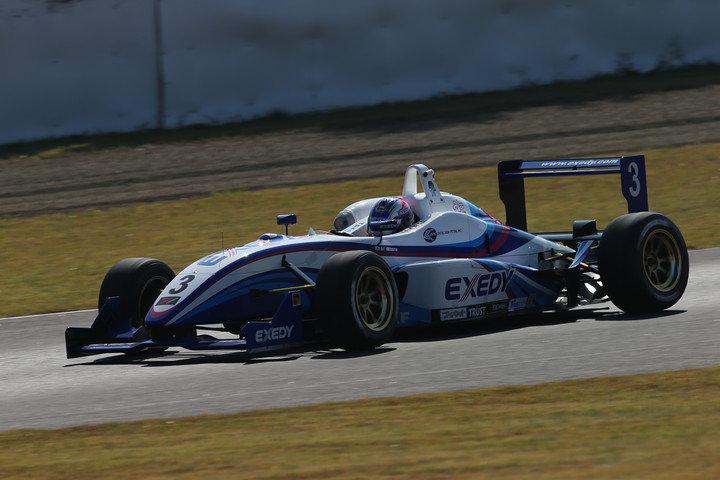 Nクラス決勝2位は三浦愛（EXEDY RACING F307）