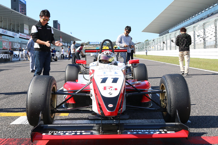 優勝した牧野任祐（DODIE・制動屋・ルーニー・MYSTJSS）