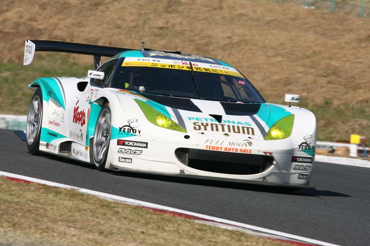 GT300クラスポールポジションは高橋一穂／加藤寛規組（シンティアム・アップル・ロータス）