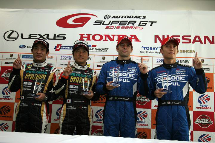 公式予選フォトセッション: 両クラスのポールシッター