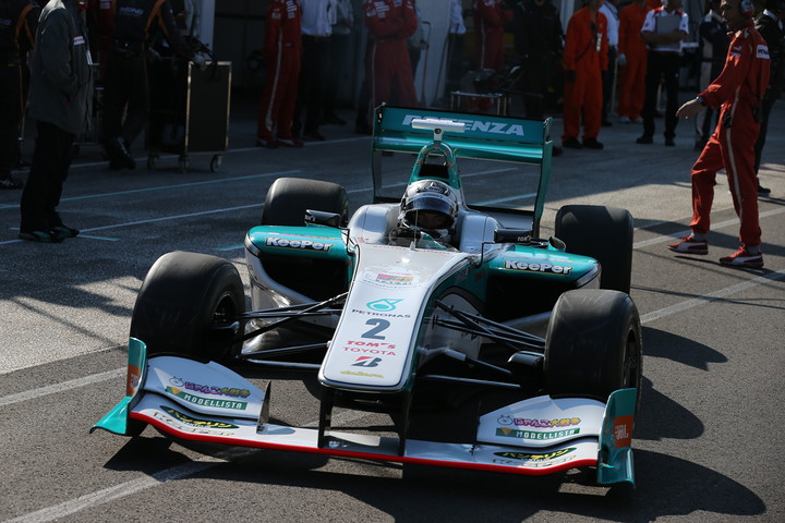 ノックアウト予選: ポールポジションはアンドレ・ロッテラー（PETRONAS TOM’S SF14）