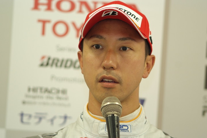 予選記者会見: 3位の石浦宏明（P.MU/CERUMO・INGING）