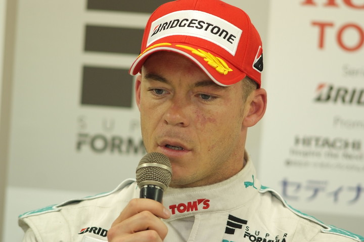 予選記者会見: ポールポジションのアンドレ・ロッテラー（PETRONAS TEAM TOM'S）