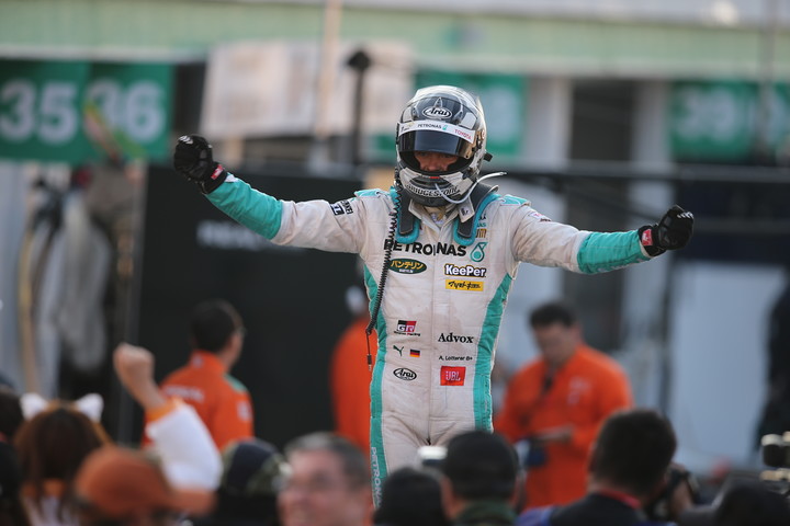 優勝したアンドレ・ロッテラー（PETRONAS TOM’S SF14）