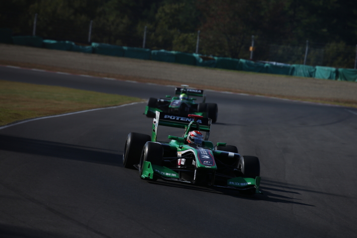 フリー走行: ジェームス・ロシターとウィリアムズ・ブラー、コンドーレーシングの編隊