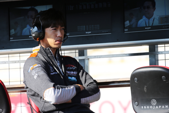 ノックアウト予選Q1: 立川祐路監督（P.MU/CERUMO・INGING）