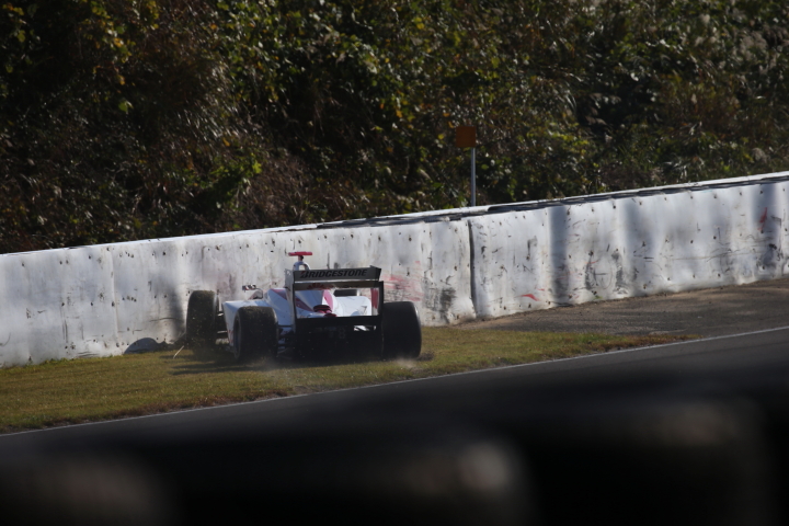 ノックアウト予選Q1: 野尻智紀（DOCOMO DANDELION M40S SF14）がスピンして赤旗中断