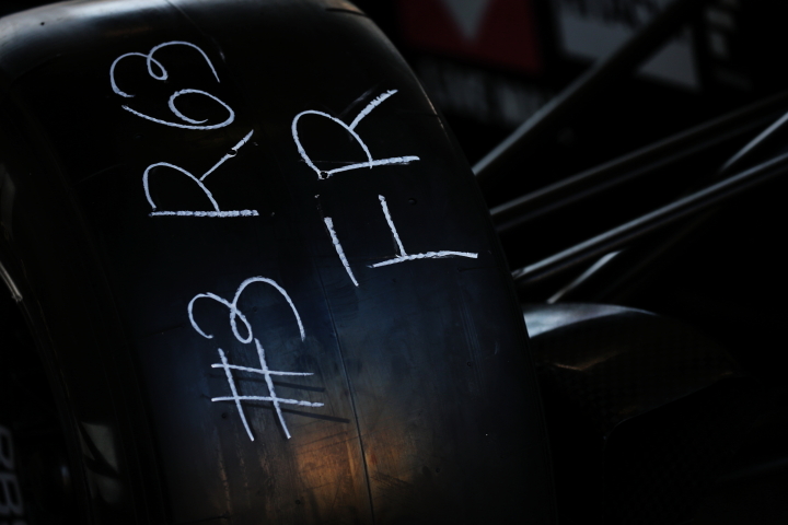 フリー走行: ジェームス・ロシター（KONDO RACING）のフロント右タイヤ