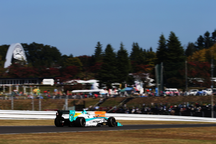 フリー走行: アンドレ・ロッテラー（PETRONAS TOM’S SF14）