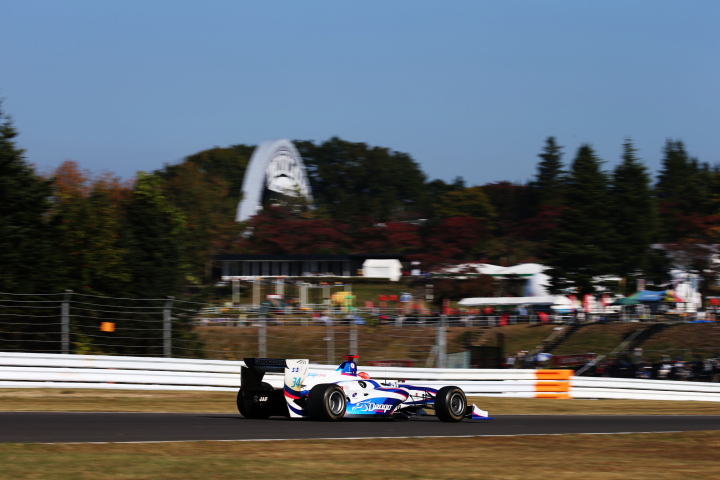 フリー走行: 小暮卓史（DRAGO CORSE SF14）