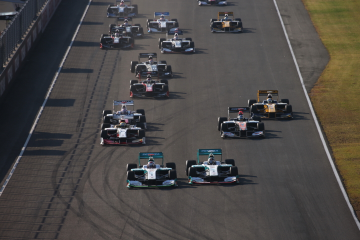 決勝レース: 68周の決勝レースがスタートした