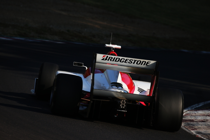 決勝レース: ナレイン・カーティケヤン（DOCOMO DANDELION M41Y SF14）