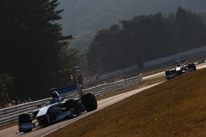 決勝レース: 小暮卓史（DRAGO CORSE SF14）