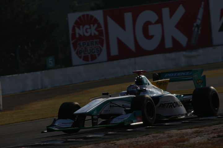 決勝レース: 中嶋一貴（PETRONAS TOM’S SF14）