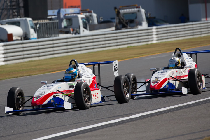 2周目、武村和希が川合孝汰をかわしてトップに立つ