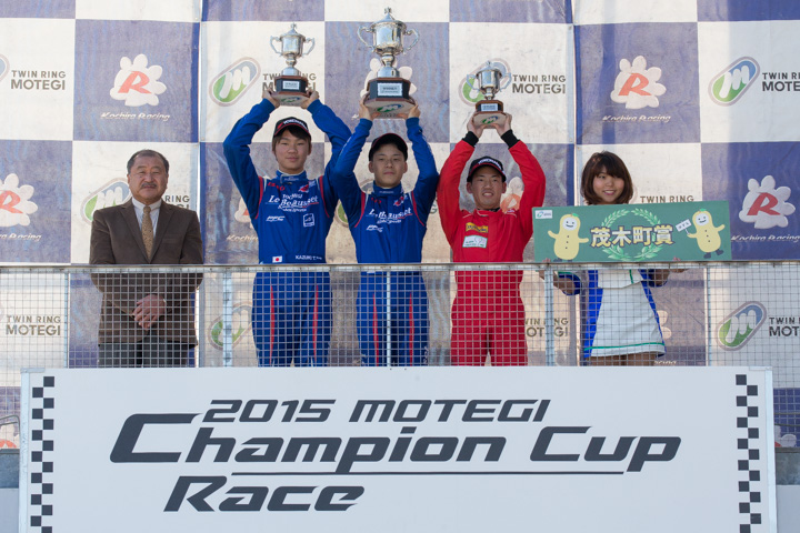 表彰式: 優勝・川合孝太、2位・武村和希、3位・飛田陽宏