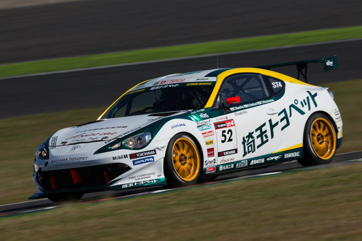 ST-4クラスで2位に入りチャンピオンを獲得した番場琢／服部尚貴／平沼貴之組（埼玉トヨペットGreenBrave）