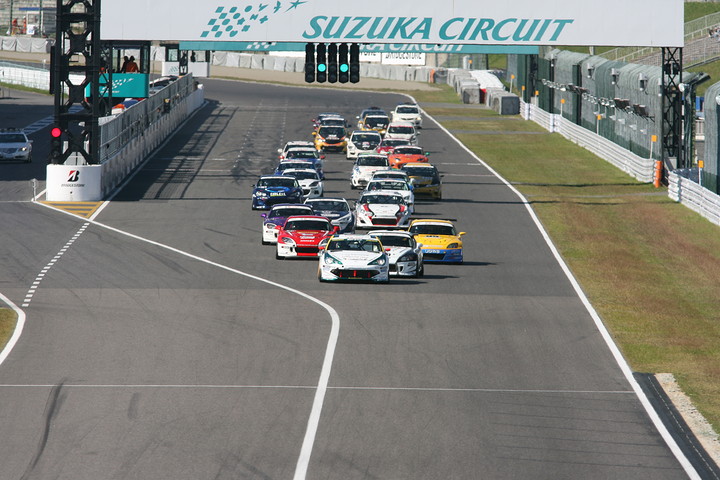 3時間の決勝レースがスタートした（グループ2）