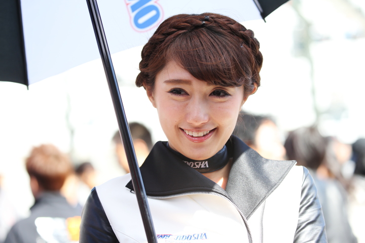 決勝レース: グリッド上のレースクイーン