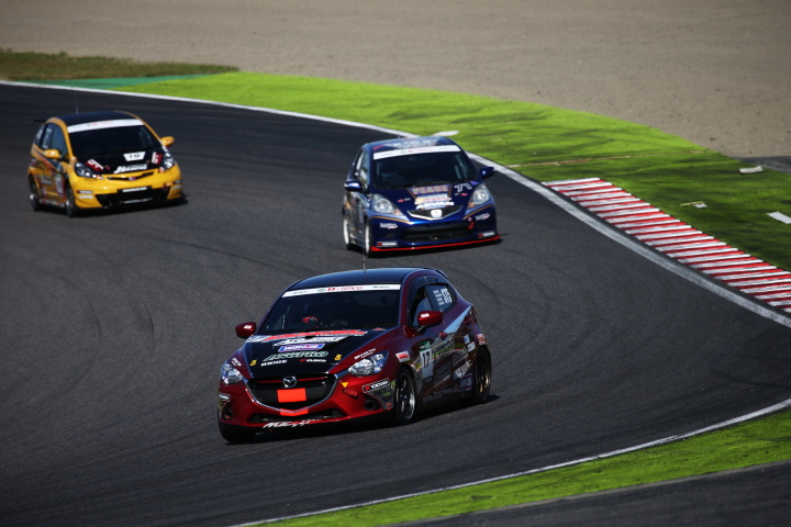 決勝レース: 野上敏彦／谷川達也／野上達也組（ST-5クラス・DXLアラゴスタNOPROデミオSKY-D）