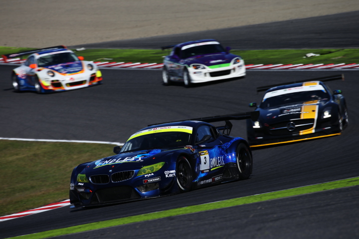 決勝レース: ユーク・タニグチ／峰尾恭輔／元嶋佑弥組（ST-Xクラス・ENDLESS･ADVAN･BMW）