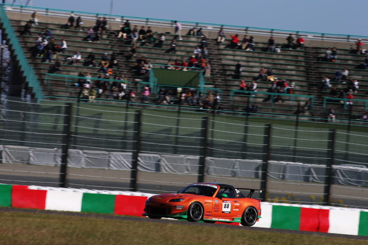 決勝レース: 村上博幸／トミさん／脇谷猛組（ST-4クラス・村上モータースMAZDAロードスター）