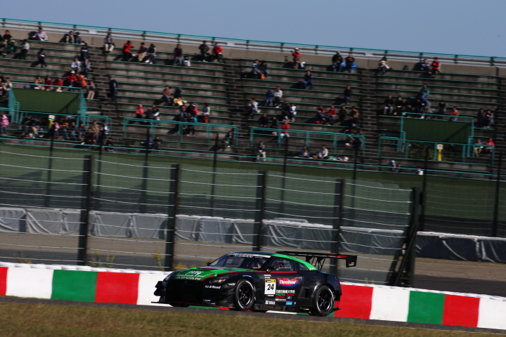 決勝レース: 星野敏／藤井誠暢／高星明誠組（ST-Xクラス・スリーボンド日産自動車大学校GT-R）