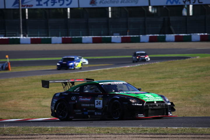 決勝レース: 星野敏／藤井誠暢／高星明誠組（ST-Xクラス・スリーボンド日産自動車大学校GT-R）